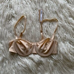 Skims Smoothing Intimates Strapless Bra Sand Size 34A